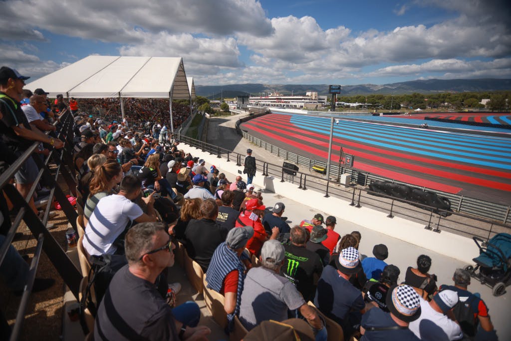 01-82000-fans-attended-the-100th-anniversary-Bol-dOr