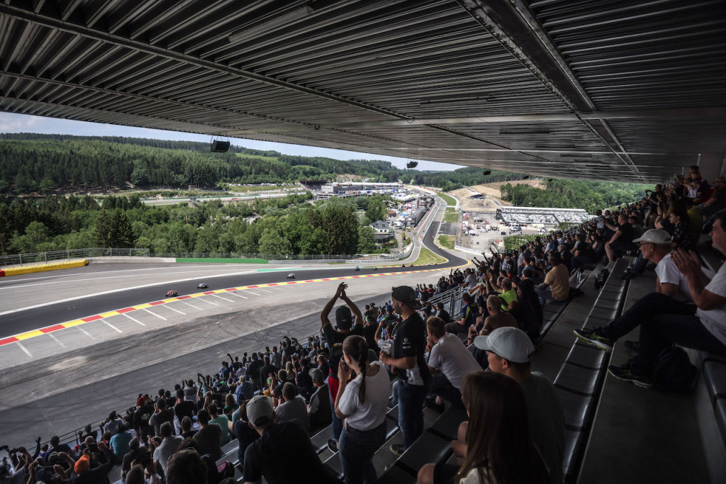 06 24H SPA EWC Motos action